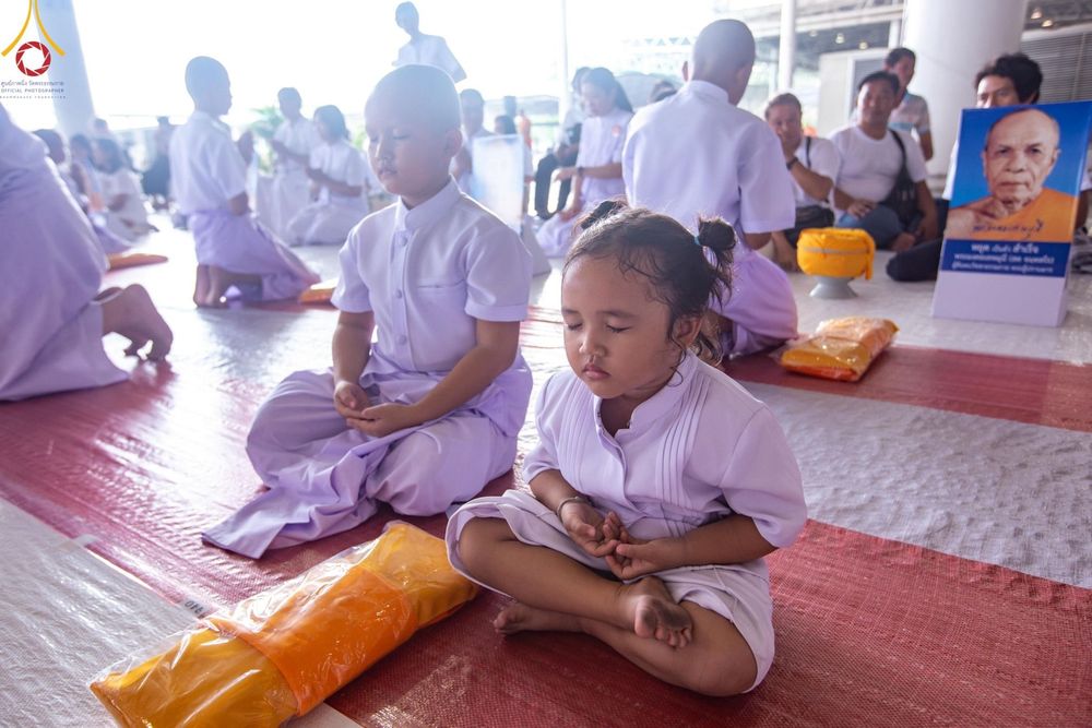 ภาพ No.133892:พิธีขอขมามอบผ้าไตร โครงการบรรพชาสามเณร ศูนย์อบรมวัดพระธรรมกาย ณ วัดพระธรรมกาย วันเสาร์ที่ 6 เมษายน พ.ศ. 2567