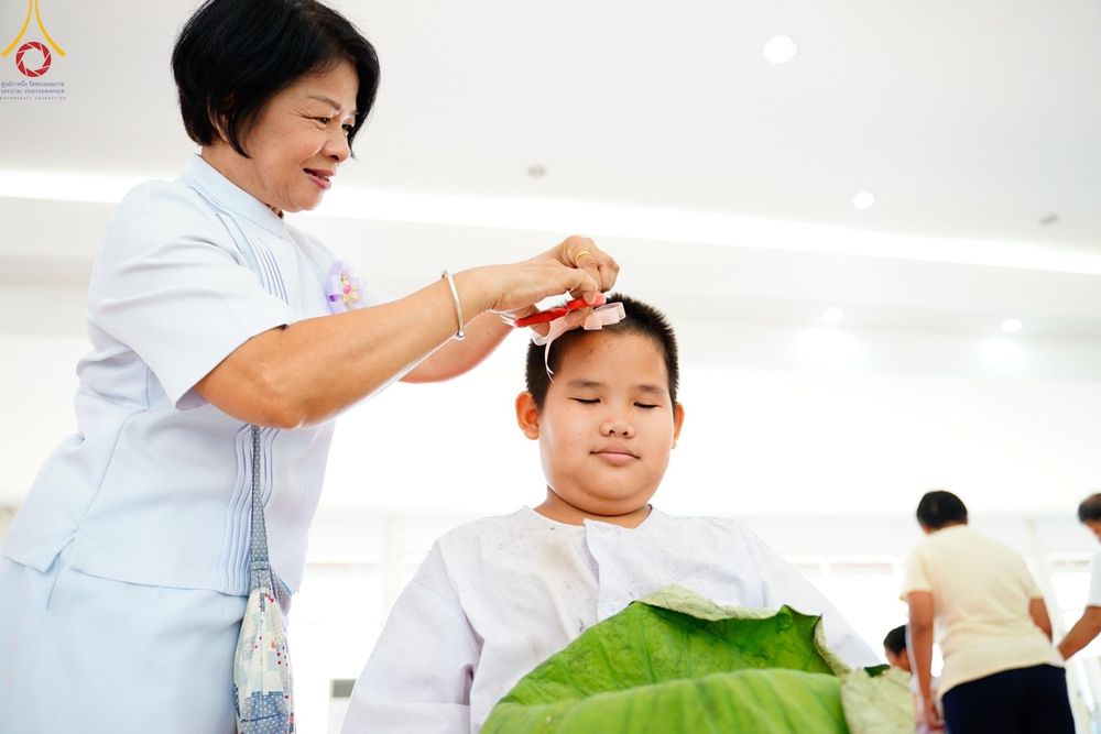 ภาพ No.134828:พิธีตัดปอยผม พิธีขอขมารับผ้าไตร พิธีบรรพชา และพิธีถวายบาตร ในโครงการบรรพชาสามเณร ฟื้นฟูพระพุทธศาสนาทั่วไทย  ณ ศูนย์ปฏิบัติธรรมและศูนย์อบรมเยาวชนเพชรบุรี ต.ท่าแลง อ.ท่ายาง จ.เพชรบุรี
