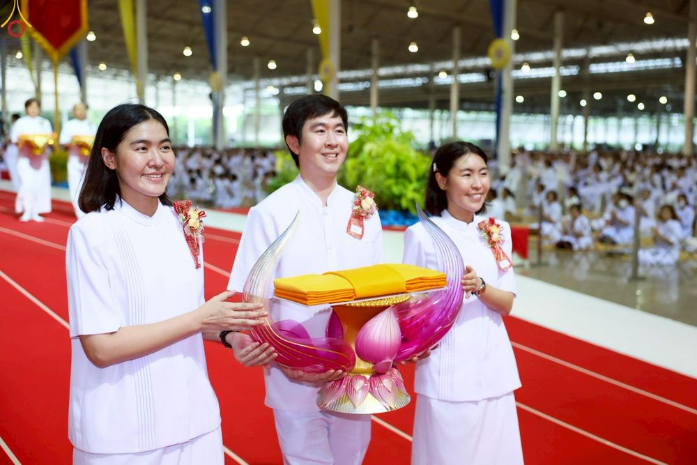 ภาพ No.243912:วันอาทิตย์ที่ 7 กันยายน พ.ศ. 2568 พิธีทอดผ้าป่าสมทบกฐินวัดพระธรรมกาย และสมทบกฐิน 30,000 วัดทั่วไทย ครั้งที่ 2 ณ ห้องแก้วสารพัดนึก 1 วัดพระธรรมกาย