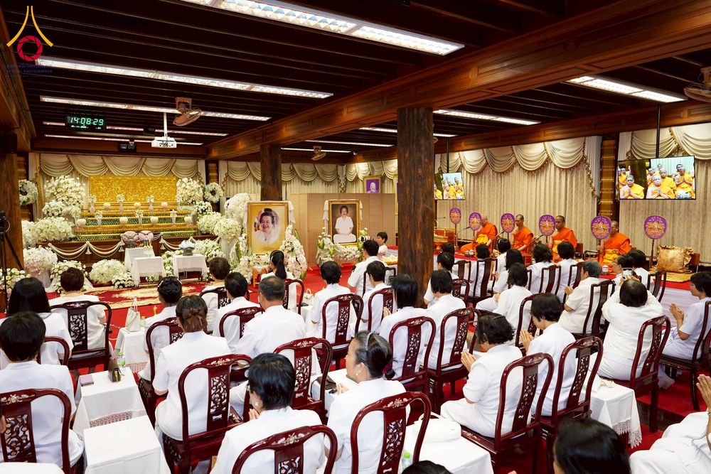 ภาพ No.270774:วันที่ 18 พฤศจิกายน พ.ศ. 2568 วัดพระธรรมกาย เป็นเจ้าภาพบำเพ็ญกุศล  คุณยายอาจารย์ ดร.ตรีธา เนียมขำ  อดีตนายกสมาคมศิษย์หลวงพ่อวัดปากน้ำ ณ ศาลาสตมานุสรณ์ (ศาลาเรือนไทย) วัดปากน้ำ  พระอารามหลวง เขตภาษีเจริญ กรุงเทพมหานคร