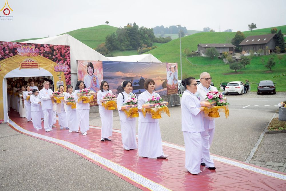 ภาพ No.256026:วันที่ 12 ตุลาคม พ.ศ. 2568 พิธีทอดกฐินวัดพระธรรมกายสวิตเซอร์แลนด์  ณ หอประชุมโรงเรียน Obergoldbach เมือง Bern ประเทศสวิตเซอร์แลนด์