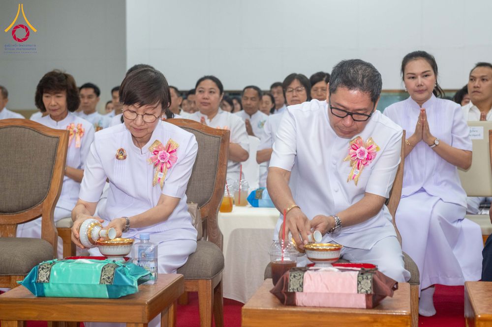 ภาพ No.315500:วันพุธที่ 25 มีนาคม พ.ศ. 2569 พิธีบำเพ็ญกุศล คุณพ่อณรงค์ จินตมากุล  สิริอายุ 99 ปี 11 เดือน โยมบิดา พระครูปลัดรัตนวีรวัฒน์ (รังสฤษดิ์ อิทฺธิจินตโก) ที่ปรึกษาเจ้าคณะจังหวัดปทุมธานี เจ้าอาวาสวัดพระธรรมกาย  ณ ห้องปลูกศรัทธา 2 วัดพระธรรมกาย ปทุมธานี