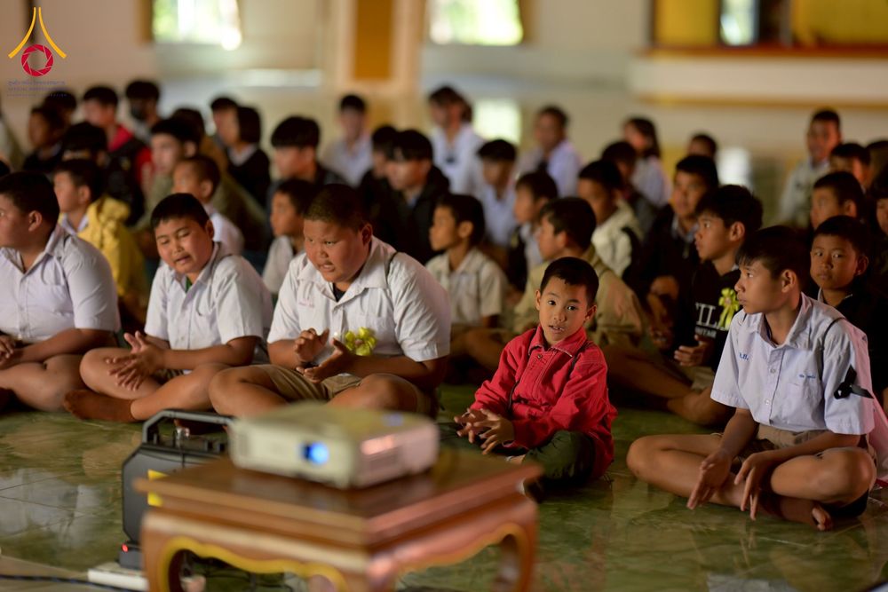 ภาพ No.274847:วันที่ 28 พฤศจิกายน พ.ศ. 2568 รวมพลังเด็กดี V-Star ผู้นำฟื้นฟูศีลธรรมโลก ประจำปี 2568 จังหวัดอุบลราชธานี ณ วัดป่าอุบลแก้ว อ.วารินชำราบ จ.อุบลราชธานี