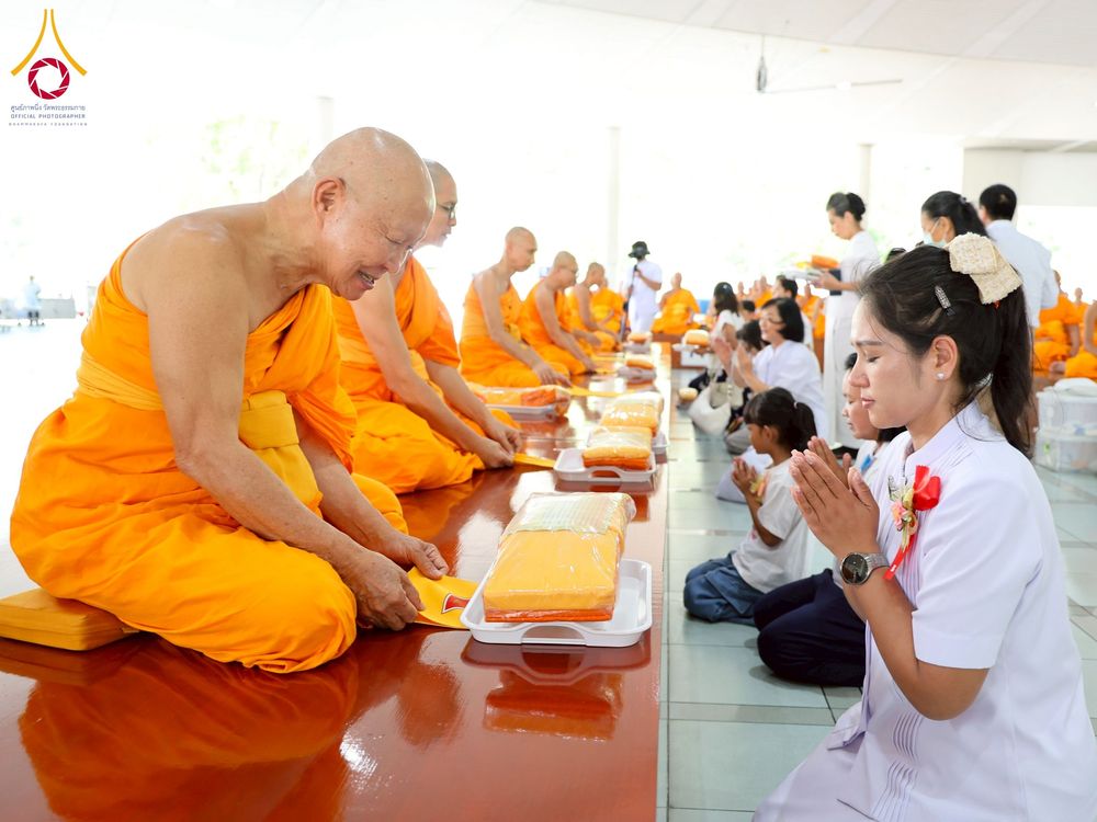 ภาพ No.263033:วันที่ 21 ตุลาคม พ.ศ. 2568 (วันพระ แรม 14 ค่ำ เดือน 11) พิธีบุพเปตพลี ครั้งที่ 171 ร่วมอุทิศบุญแด่หมู่ญาติที่ล่วงลับไปแล้ว และสืบทอดอายุพระพุทธศาสนา ณ หอฉันคุณยายอาจารย์ฯ วัดพระธรรมกาย