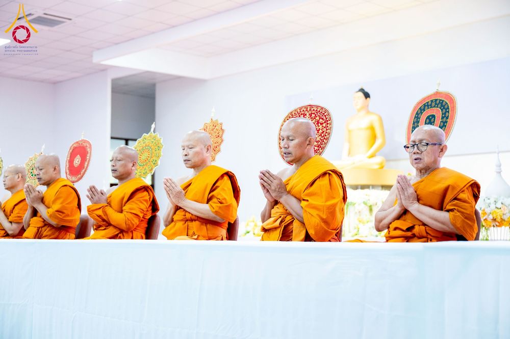 ภาพ No.276001:วันที่ 5 ธันวาคม พ.ศ. 2568 พสกนิกรอำเภอคลองหลวง พร้อมใจบำเพ็ญกุศลอุทิศถวาย “ในหลวงรัชกาลที่ 9” น้อมรำลึกในพระมหากรุณาธิคุณ เนื่องในวันคล้ายวันพระบรมราชสมภพ วันชาติ และวันพ่อแห่งชาติ ณ อาคารปลูกศรัทธา 2 วัดพระธรรมกาย อำเภอคลองหลวง จังหวัดปทุมธานี