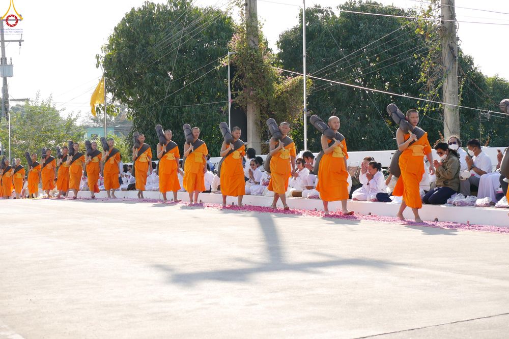 ภาพ No.292873:วันที่ 11 มกราคม พ.ศ. 2569 พิธีต้อนรับพระธรรมยาตรา ณ อนุสรณ์สถานลำดับที่ 3 สถานที่เกิดในเพศสมณะ วัดสองพี่น้อง อำเภอสองพี่น้อง จังหวัดสุพรรณบุรี ในโครงการธรรมยาตรา กตัญญูบูชา มหาปูชนียาจารย์ พระมงคลเทพมุนี(สด จนฺทสโร) พระผู้ปราบมาร อนุสรณ์สถาน 7 แห่ง ปีที