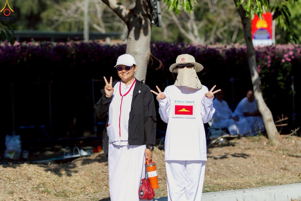 ภาพ No.296008:ภาพเบื้องหลังอาสาสมัครรวมใจ ชุดที่ 1 ในโครงการธรรมยาตรา กตัญญูบูชา มหาปูชนียาจารย์ พระมงคลเทพมุนี(สด จนฺทสโร) พระผู้ปราบมาร อนุสรณ์สถาน 7 แห่ง ปีที่ 14