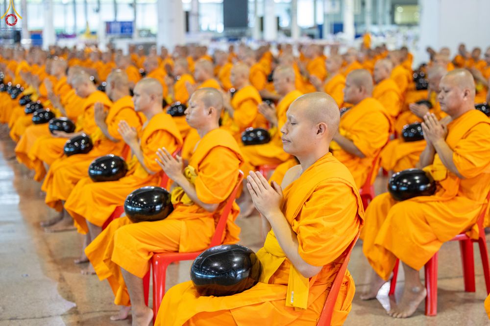 ภาพ No.311288:วันอาทิตย์ต้นเดือนที่ 1 มีนาคม พ.ศ.2569 พิธีตักบาตร และ พิธีบูชาข้าวพระ ณ สภาธรรมกายสากล วัดพระธรรมกาย