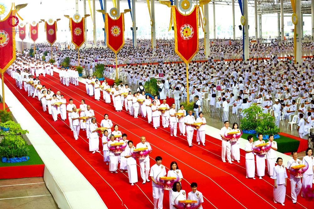 ภาพ No.215590:วันอาทิตย์ต้นเดือนที่ 6 เมษายน พ.ศ. 2568 ขบวนอัญเชิญผ้าป่าสมทบ มหาสังฆทาน 40,000 กว่าวัดทั่วประเทศ ณ สภาธรรมกายสากล วัดพระธรรมกาย