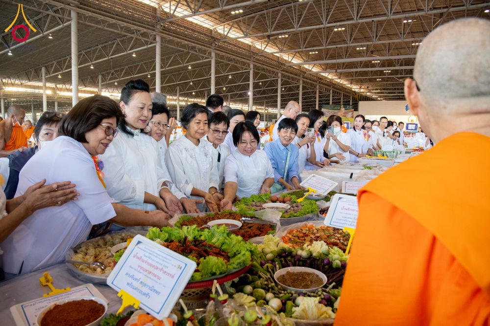 ภาพ No.287329:วันที่ 3 มกราคม พ.ศ.2569 พิธีถวายภัตตาหารเป็นสังฆทาน แด่พระธรรมยาตรา ณ วัดพระธรรมกาย  จังหวัดปทุมธานี ในโครงการธรรมยาตรา กตัญญูบูชา มหาปูชนียาจารย์ พระมงคลเทพมุนี(สด จนฺทสโร) พระผู้ปราบมาร อนุสรณ์สถาน 7 แห่ง ปีที่ 14