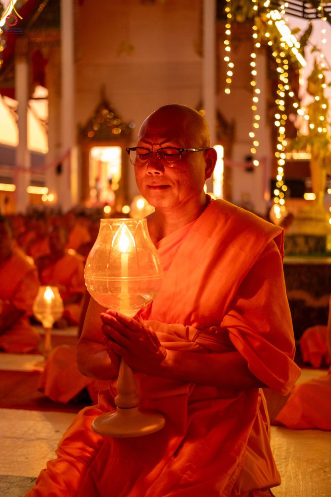 ภาพ No.294118:วันที่ 13 มกราคม พ.ศ. 2569 พิธีจุดประทีปถวายเป็นพุทธบูชา และบูชาธรรมมหาปูชนียาจารย์  (ภาพชุดที่ 2) ณ วัดสองพี่น้อง ต.ต้นตาล อ.สองพี่น้อง จ.สุพรรณบุรี ในโครงการธรรมยาตรา กตัญญูบูชา มหาปูชนียาจารย์ พระมงคลเทพมุนี(สด จนฺทสโร) พระผู้ปราบมาร อนุสรณ์สถาน 7 แห่