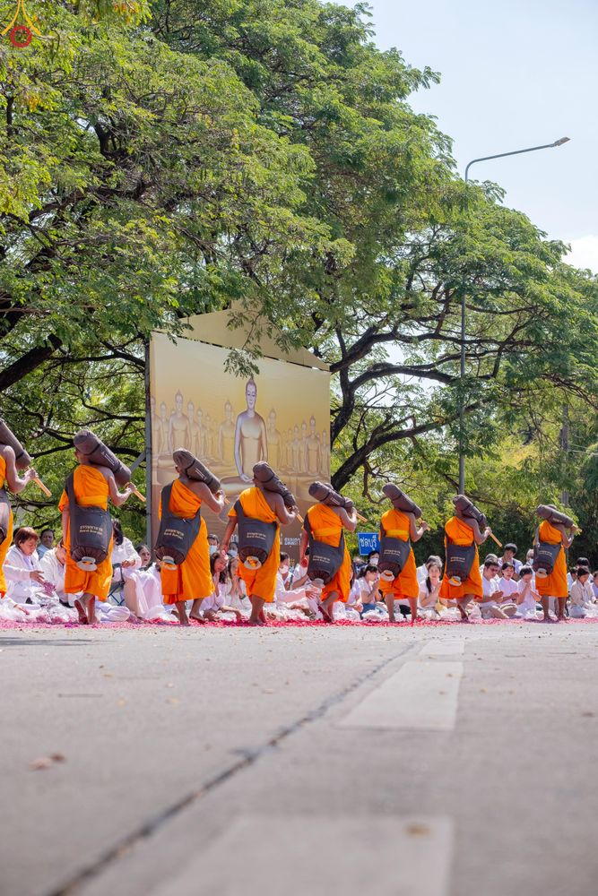 ภาพ No.304715:วันที่ 25 มกราคม พ.ศ. 2569 พิธีต้อนรับพระธรรมยาตรา (ภาพชุดที่ 2) รร.สามัคคีราษฏร์บำรุง-วัดพระธรรมกาย ในโครงการธรรมยาตรา กตัญญูบูชา มหาปูชนียาจารย์ พระมงคลเทพมุนี(สด จนฺทสโร) พระผู้ปราบมาร อนุสรณ์สถาน 7 แห่ง ปีที่ 14