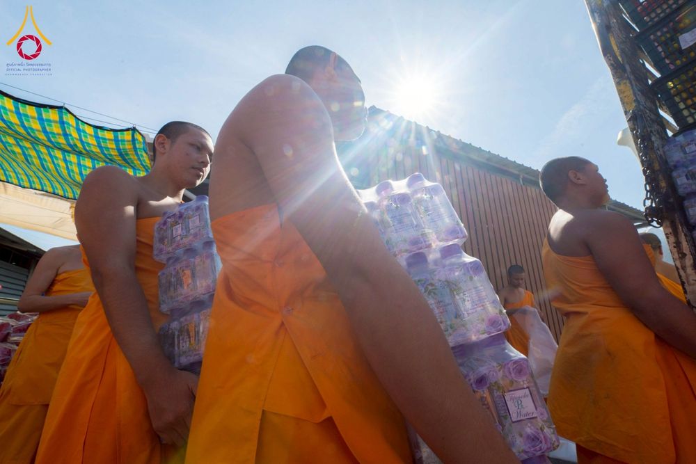 ภาพ No.273707:วันที่ 27 พฤศจิกายน พ.ศ. 2568 คณะศิษยานุศิษย์วัดพระธรรมกาย มูลนิธิธรรมกาย มอบอาหารและสิ่งของความช่วยเหลือให้พี่น้องชาวใต้ ผู้ประสบอุทกภัยน้ำท่วม