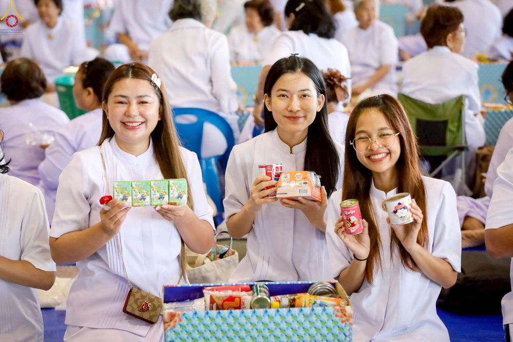 ภาพ No.263914:วันอาทิตย์ที่ 2 พฤศจิกายน พ.ศ. 2568 พิธีตักบาตรอาทิตย์ต้นเดือน ณ บ้านแก้วเรือนทองคุณยายฯ วัดพระธรรมกาย