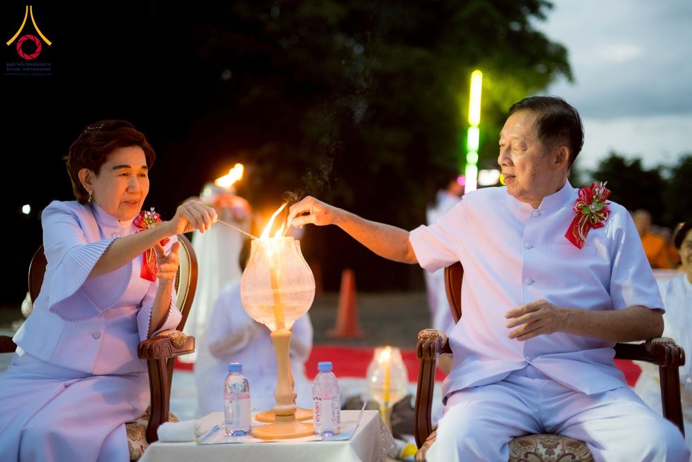 ภาพ No.261916:วันที่ 14 ตุลาคม พ.ศ. 2568 พิธีกลั่นแผ่นดิน โปรยทรายตอกเสาเข็มมหามงคลต้นแรก  สร้างองค์พระเจดีย์และจุดประทีปถวายเป็นพุทธบูชา ณ ศูนย์ปฏิบัติธรรมชัยนาท ต.ธรรมามูล อ.ชัยนาท จ.ชัยนาท