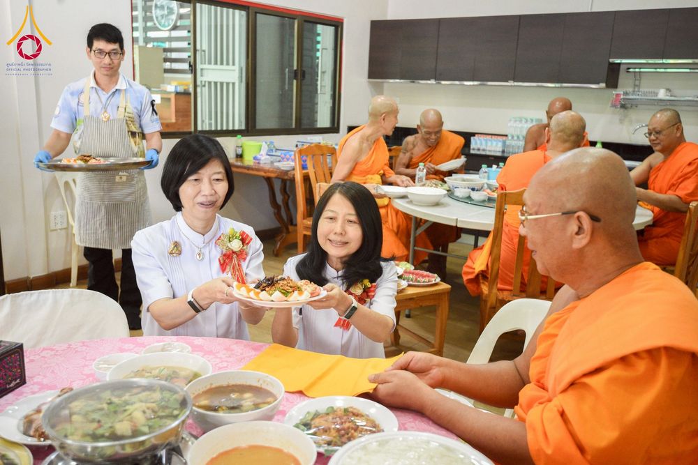 ภาพ No.278127:วันเสาร์ที่ 6 ธันวาคม พ.ศ. 2568 พิธีเวียนประทักษิณ ขอขมามอบผ้าไตร บรรพชาอุปสมบทหมู่ธรรมทายาท จำนวน 53 รูป โครงการอุปสมบทหมู่ รุ่นบูชาธรรมมหาปูชนียาจารย์ ประจำปี 2568 จังหวัดสระบุรี