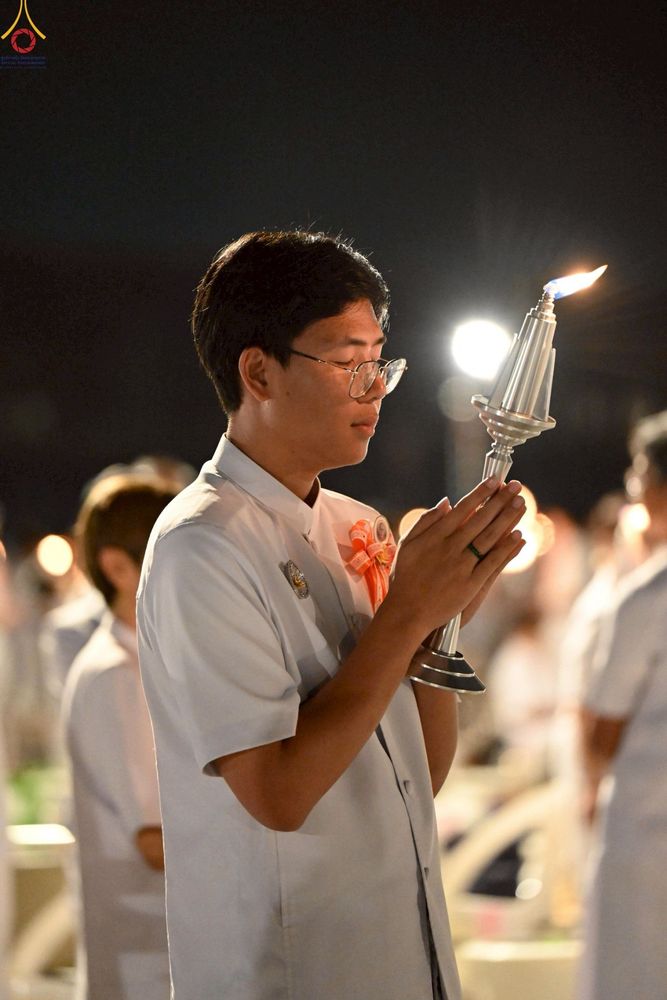 ภาพ No.253665:วันที่ 10 ตุลาคม พ.ศ. 2568 พิธีจุดประทีปบูชาพระผู้ปราบมาร, พิธีจุดประทีปบนพระมหาธรรมกายเจดีย์  20,000 ดวง เนื่องในวันคล้ายวันเกิดครบรอบ 141 ปี พระมงคลเทพมุนี (สด จนฺทสโร)