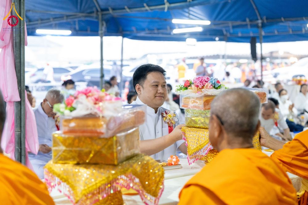 ภาพ No.191805:พิธีถวายภัตตาหารเป็นสังฆทาน แด่พระธรรมยาตรา ณ อนุสรณ์สถานคลองบางนางแท่น อ.สามพราน จ.นครปฐม ในโครงการธรรมยาตรา กตัญญูบูชา มหาปูชนียาจารย์ พระมงคลเทพมุนี(สด จนฺทสโร) พระผู้ปราบมาร อนุสรณ์สถาน 7 แห่ง ปีที่ 13 วันที่ 9 มกราคม พ.ศ. 2568