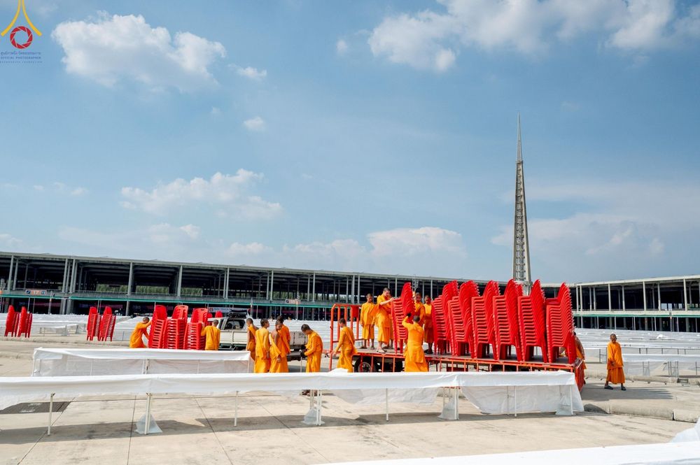 ภาพ No.220806:วันที่ 24-25 เมษายน พ.ศ. 2568 การเก็บงาน ผ้ารับประเคน ผ้าระบาย โต๊ะ เก้าอี้  ภายหลังงานวันคุ้มครองโลก ณ วัดพระธรรมกาย