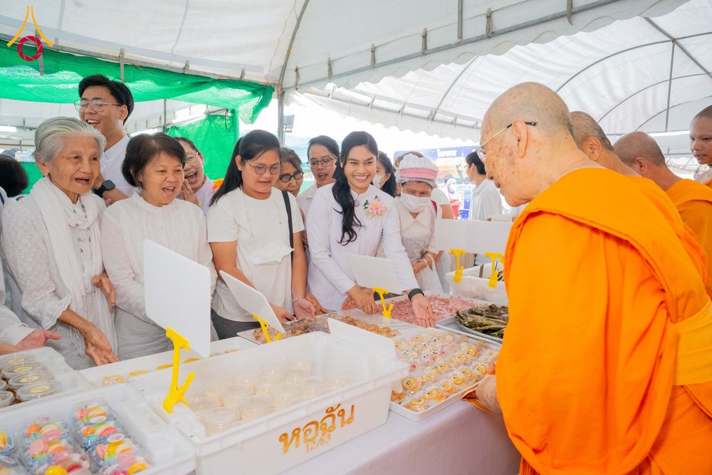 ภาพ No.300182:วันที่ 22 มกราคม พ.ศ. 2569 พิธีถวายภัตตาหารเป็นสังฆทาน แด่พระธรรมยาตรา ณ อนุสรณ์สถานบางปลา วัดบางปลา อำเภอบางเลน จังหวัดนครปฐม ในโครงการธรรมยาตรา กตัญญูบูชา มหาปูชนียาจารย์ พระมงคลเทพมุนี(สด จนฺทสโร) พระผู้ปราบมาร อนุสรณ์สถาน 7 แห่ง ปีที่ 14