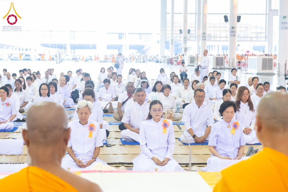 ภาพ No.287217:วันที่ 3 มกราคม พ.ศ.2569 พิธีถวายภัตตาหารเป็นสังฆทาน แด่พระธรรมยาตรา ณ วัดพระธรรมกาย  จังหวัดปทุมธานี ในโครงการธรรมยาตรา กตัญญูบูชา มหาปูชนียาจารย์ พระมงคลเทพมุนี(สด จนฺทสโร) พระผู้ปราบมาร อนุสรณ์สถาน 7 แห่ง ปีที่ 14