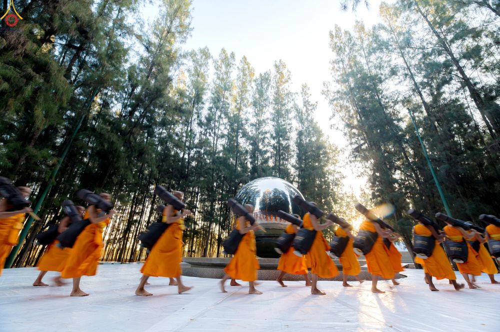 ภาพ No.288480:วันที่ 4 มกราคม พ.ศ. 2569 พระธรรมยาตราปฏิบัติธรรม และถ่ายภาพหมู่ประวัติศาสตร์ ในโครงการธรรมยาตรา กตัญญูบูชา มหาปูชนียาจารย์ พระมงคลเทพมุนี(สด จนฺทสโร) พระผู้ปราบมาร อนุสรณ์สถาน 7 แห่ง ปีที่ 14 ณ อนุสรณ์สถานมหาวิหารพระมงคลเทพมุนี (โลตัสแลนด์) อ.สองพี่น้อง