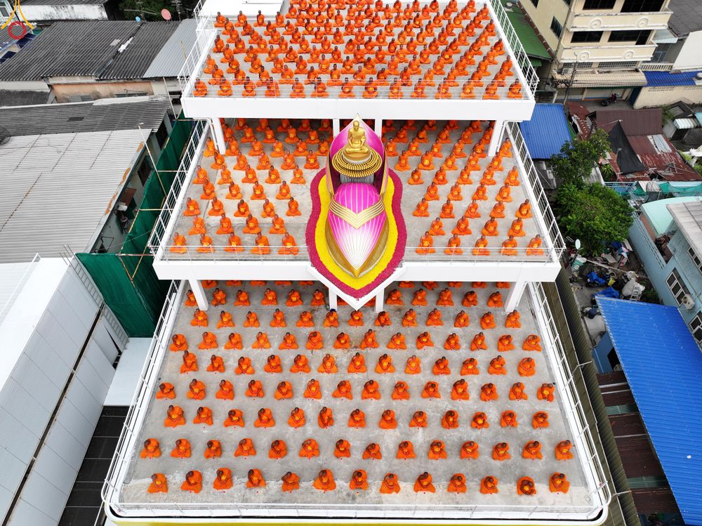 ภาพ No.300010:วันที่ 22 มกราคม พ.ศ.2569 พระธรรมยาตราปฏิบัติธรรม และถ่ายภาพหมู่ประวัติศาสตร์ ณ อาคารธรรมยาตรา กตัญญูบูชามหาปูชนียาจารย์  ตรงข้ามวัดปากน้ำภาษีเจริญ จ.กรุงเทพมหานคร ในโครงการธรรมยาตรา กตัญญูบูชา มหาปูชนียาจารย์ พระมงคลเทพมุนี(สด จนฺทสโร) พระผู้ปราบมาร อนุ