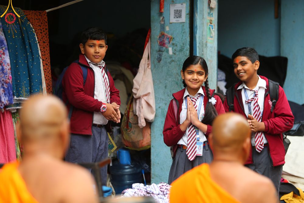 ภาพ No.317173:วันจันทร์ที่ 30 มีนาคม พ.ศ.2569 จาริกบิณฑบาตสยมภูนาทสู่พระราชวังหนุมานโดกา ประเทศเนปาล