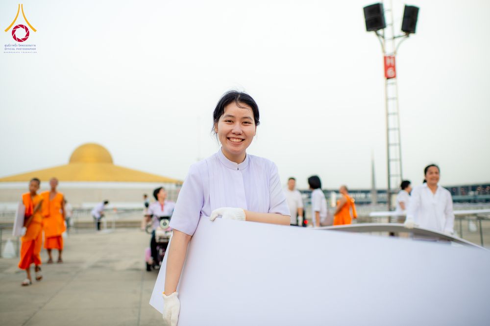 ภาพ No.326303:วันที่ 26 -27 เมษาบน พ.ศ.2569 การเก็บงานแผ่นหน้าโต๊ะที่ลานธรรม งานถวายมหาสังฆทาน 40,000 กว่าวัดทั่วประเทศ ณ ลานธรรม วัดพระธรรมกาย