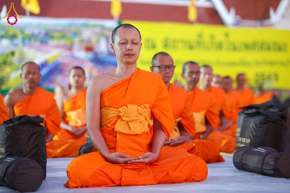 ภาพ No.294574:วันอาทิตย์ที่ 14 ธันวาคม พ.ศ.2568 พระธรรมยาตราปฏิบัติธรรมและถ่ายภาพหมู่ประวัติศาสตร์ ณ วัดสองพี่น้อง ต.ต้นตาล อ.สองพี่น้อง จ.สุพรรณบุรี ในโครงการธรรมยาตรา กตัญญูบูชา มหาปูชนียาจารย์ พระมงคลเทพมุนี(สด จนฺทสโร) พระผู้ปราบมาร อนุสรณ์สถาน 7 แห่ง ปีที่ 14