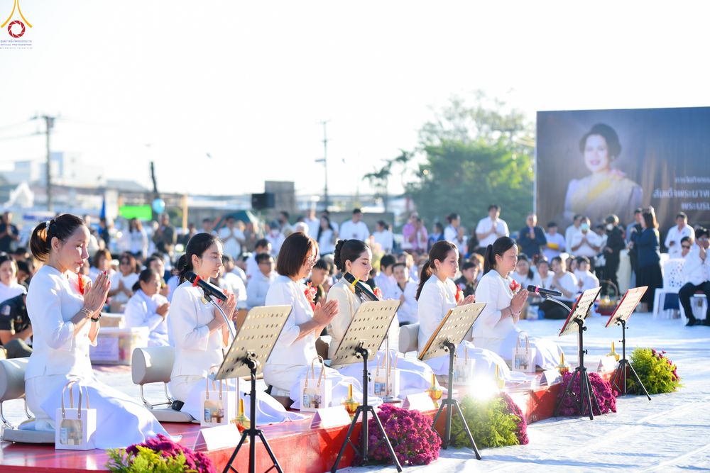 ภาพ No.280208:วันอังคารที่ ๓๐ ธันวาคม พ.ศ. ๒๕๖๘ พิธีตักบาตรพระ ๑,๐๖๙ รูป จังหวัดกาฬสินธุ์   ณ บริเวณสนามหน้าศาลากลาง จังหวัดกาฬสินธุ์ (หลังเก่า)