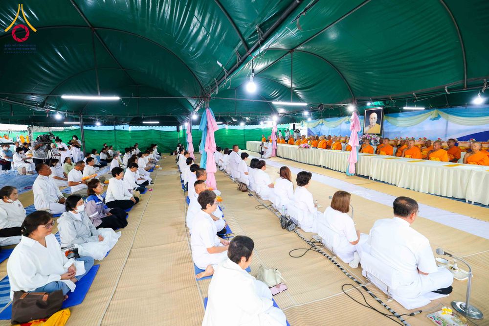 ภาพ No.301058:วันที่ 23 มกราคม พ.ศ. 2569 พิธีถวายภัตตาหารเป็นสังฆทาน แด่พระธรรมยาตรา ณ อนุสรณ์สถานบางปลา วัดบางปลา อำเภอบางเลน จังหวัดนครปฐม ในโครงการธรรมยาตรา กตัญญูบูชา มหาปูชนียาจารย์ พระมงคลเทพมุนี(สด จนฺทสโร) พระผู้ปราบมาร อนุสรณ์สถาน 7 แห่ง ปีที่ 14