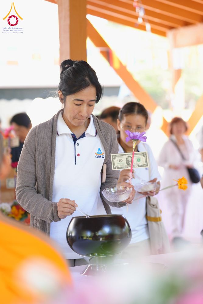 ภาพ No.321611:วันอาทิตย์ที่ 12 เมษายน พ.ศ.2569 กิจกรรมงานบุญวันสงกรานต์ (ตักบาตร ขอขมาพ่อแม่ สรงน้ำพระ รดน้ำขอพร) ณ วัดพระธรรมกายจอร์เจีย ประเทศสหรัฐอเมริกา