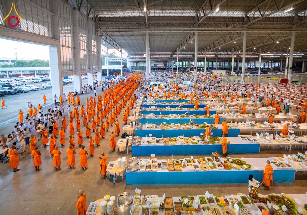 ภาพ No.279175:วันที่ 2 มกราคม พ.ศ.2569 พิธีถวายภัตตาหารเป็นสังฆทาน แด่พระธรรมยาตรา ณ วัดพระธรรมกาย ปทุมธานี ในโครงการธรรมยาตรา กตัญญูบูชา มหาปูชนียาจารย์ พระมงคลเทพมุนี(สด จนฺทสโร) พระผู้ปราบมาร อนุสรณ์สถาน 7 แห่ง ปีที่ 14