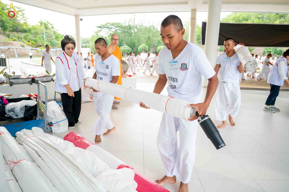 ภาพ No.341050:วันที่ 26 กรกฎาคม พ.ศ. 2569 โครงการพัฒนาคุณธรรม จริยธรรม สำหรับนักเรียนนายสิบตำรวจ (นสต.) รุ่นที่ 17 ศูนย์ฝึกอบรมตำรวจภูธรภาค 1 ได้จัดกิจกรรม ตักบาตรเพื่อน้อมอุทิศถวายเพื่อเป็นพระราชกุศลฯ  และปฏิบัติธรรม ติวธรรมมะ ณ ศูนย์ปฏิบัติธรรมเวิล์ดพีช วัลเล่ย์ (Wo