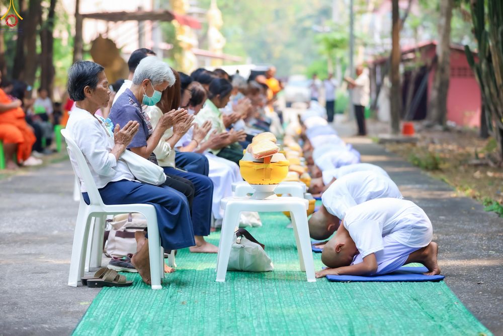 ภาพ No.317966:วันพฤหัสบดีที่ 2 เมษายน พ.ศ.2569 พิธีปลงผม , พิธีขอขมามอบบาตรและผ้าไตร , พิธีบรรพชาสามเณร จำนวน 28 รูป   ณ วัดโซกเป็ดอภิญญาโณ ต.เมืองเก่า อ.เมือง จ.สุโขทัย