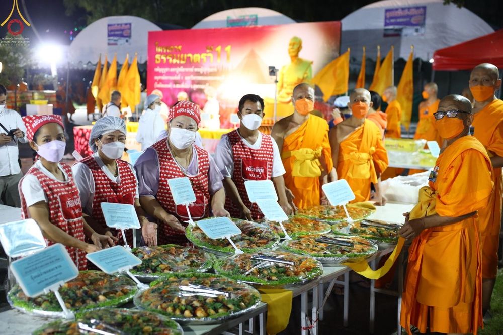 ภาพ No.69777:พิธีถวายภัตตาหารเป็นสังฆทาน แด่คณะพระธรรมยาตราฯ ในโครงการธรรมยาตราฯ ปีที่ 11 ณ อนุสรณ์สถานมหาวิหารพระมงคลเทพมุนี อ.สองพี่น้อง จ.สุพรรณบุรี วันที่ 6 มกราคม พ.ศ. 2566