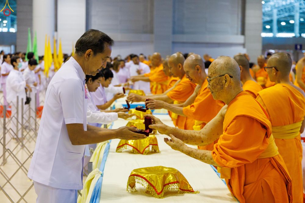 ภาพ No.311648:วันอาทิตย์ต้นเดือนที่ 1 มีนาคม พ.ศ.2569 สัมมนาพิเศษ พิธีมอบรูปหล่อโลหะหลวงปู่วัดปากน้ำ พระมงคลเทพมุนี พิธีมุทิตาสักการะในโอกาสพระครูปลัดรัตนวีรวัฒน์(รังสฤษดิ์ อิทธิจินฺตโก) เจ้าอาวาสวัดพระธรรมกาย  ดำรงตำแหน่งเป็น “ที่ปรึกษาเจ้าคณะจังหวัดปทุมธานี”  ณ ห้อง