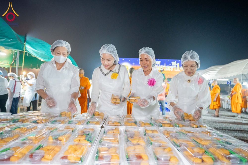 ภาพ No.299106:วันที่ 21 มกราคม พ.ศ. 2569 พิธีถวายภัตตาหารเป็นสังฆทาน แด่พระธรรมยาตรา ณ อนุสรณ์สถานบางปลา วัดบางปลา อำเภอบางเลน จังหวัดนครปฐม ในโครงการธรรมยาตรา กตัญญูบูชา มหาปูชนียาจารย์ พระมงคลเทพมุนี(สด จนฺทสโร) พระผู้ปราบมาร อนุสรณ์สถาน 7 แห่ง ปีที่ 14