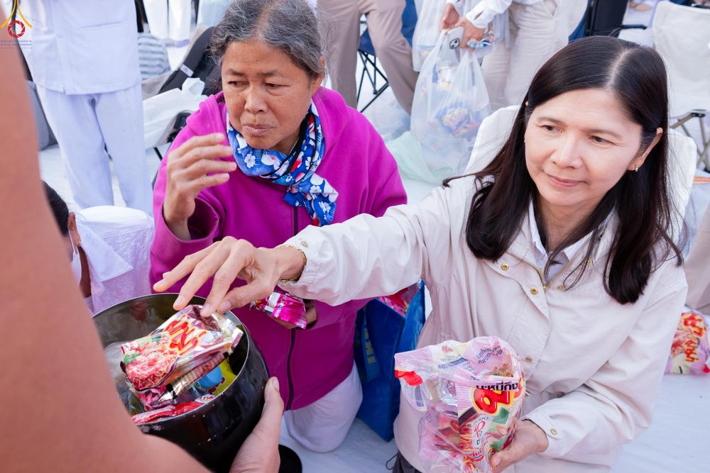 ภาพ No.294528:วันที่ 14 มกราคม พ.ศ. 2569 พิธีตักบาตรพระธรรมยาตรา ณ วัดสองพี่น้อง ต.ต้นตาล อ.สองพี่น้อง จ.สุพรรณบุรี ในโครงการธรรมยาตรา กตัญญูบูชา มหาปูชนียาจารย์ พระมงคลเทพมุนี(สด จนฺทสโร) พระผู้ปราบมาร อนุสรณ์สถาน 7 แห่ง ปีที่ 14