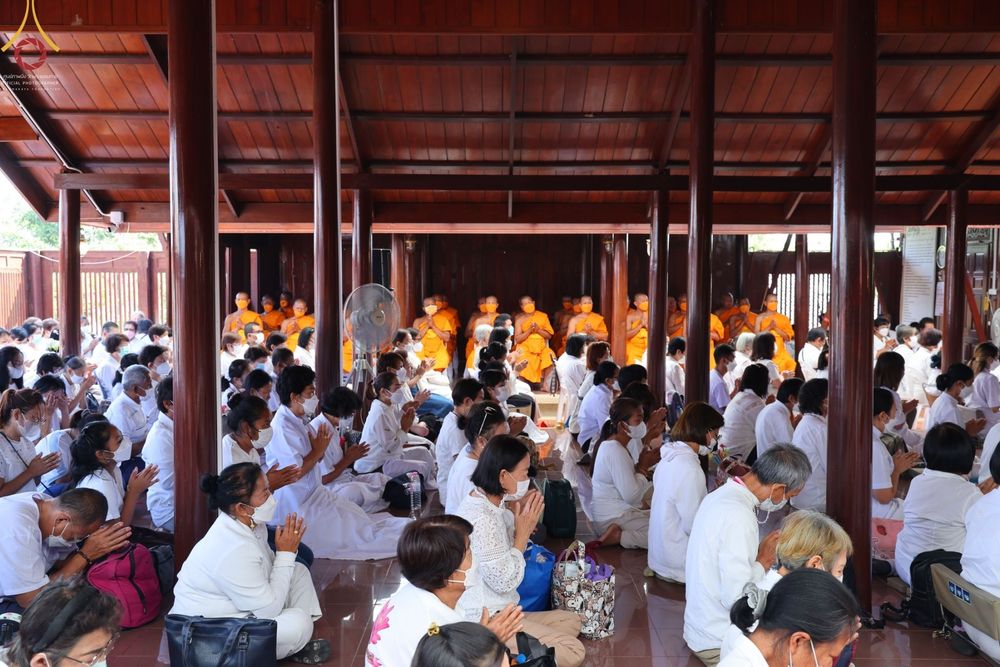 ภาพ No.71563:พระธรรมยาตรา ปฏิบัติศาสนกิจ ทำนุบำรุงศาสนสถาน, ปฏิบัติธรรม ร่วมกับชุมชน,นักเรียนเด็กดีวีสตาร์ และร่วมพิธีทอดผ้าป่าบำรุงศาสนสถาน ในโครงการธรรมยาตรากตัญญูบูชา มหาปูชนียาจารย์ พระมงคลเทพมุนี(สด จนฺทสโร) พระผู้ปราบมาร อนุสรณ์สถาน 7 แห่ง ปีที่ 11 ณ วัดสองพี่น