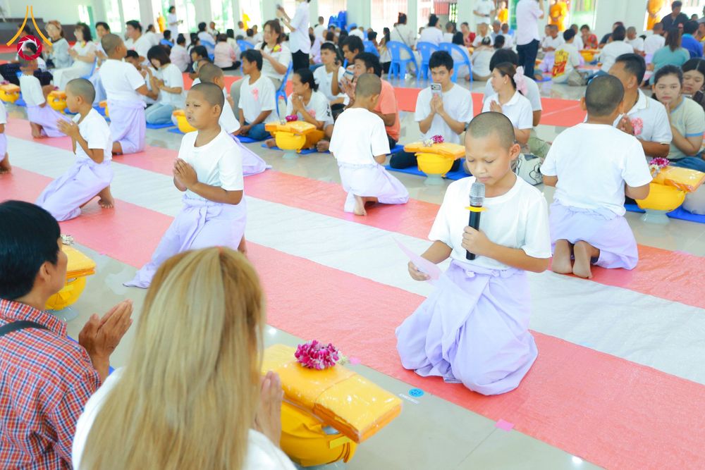 ภาพ No.319652:วันเสาร์ที่ 4 เมษายน พ.ศ.2569 พิธีขอขมา มอบผ้าไตร บรรพชาสามเณร ศูนย์อบรมเยาวชนนครปฐม