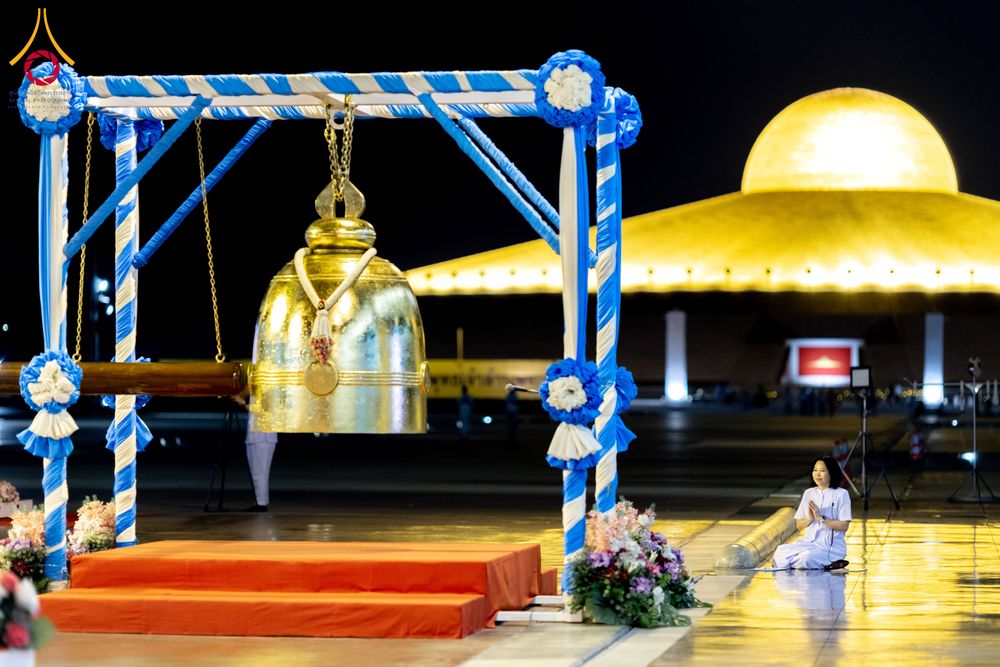 ภาพ No.286731:วันอาสาฬหบูชา วันพฤหัสบดีที่ 10 กรกฏาคม พ.ศ.2568  พิธีเวียนประทักษิณรอบพระมหาธรรมกายเจดีย์ , พิธีฉลองชัยสวดมนต์บทธัมมจักกัปปวัตตนสูตร ครบ 7,520,000,000 จบ ณ มหารัตนวิหารคด วัดพระธรรมกาย