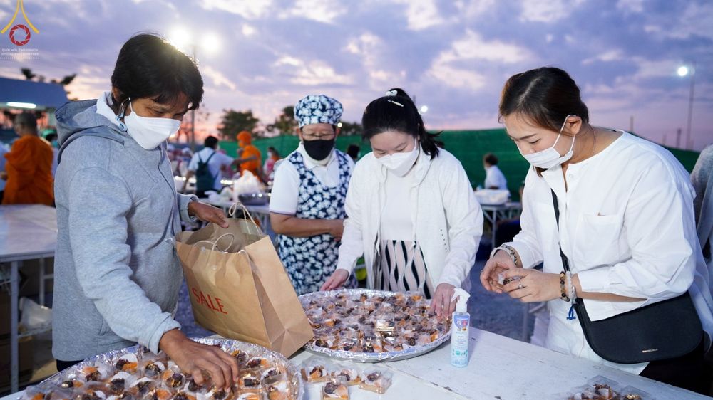 ภาพ No.74091:พิธีถวายภัตตาหารเป็นสังฆทาน แด่คณะพระธรรมยาตราฯ ในโครงการธรรมยาตรากตัญญูบูชา มหาปูชนียาจารย์ พระมงคลเทพมุนี(สด จนฺทสโร) พระผู้ปราบมาร อนุสรณ์สถาน 7 แห่ง ปีที่ 11 วันที่ 25 มกราคม พ.ศ. 2566