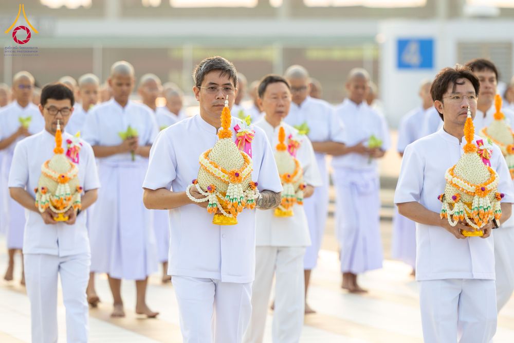 ภาพ No.319361:วันเสาร์ที่ 4 เมษายน พ.ศ.2569 พิธีขอขมา มอบผ้าไตร และถวายบาตรแด่นาคธรรมทายาท ในโครงการบรรพชาสามเณรฟื้นฟูพระพุทธศาสนาทั่วไทย โครงการหน่อแก้วเปรียญธรรม รุ่นที่ 14 โครงการสามเณรยุวธรรมทายาท รุ่นที่ 34 โครงการสามเณรมัชฌิมธรรมทายาท รุ่นที่ 30 ณ สภาธรรมกายสากล