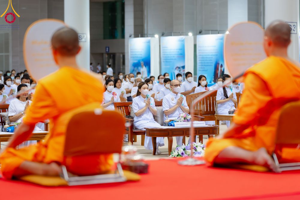 ภาพ No.91005:พิธีบำเพ็ญกุศลสวดพระอภิธรรม  อุบาสกถาวร พรหมถาวร (อุบาสกผู้ปั้นพระ) คืนที่ 6 วันพฤหัสบดีที่ 19 ตุลาคม พ.ศ. 2566 ณ ห้องแก้วสารพัดนึก 1 สภาธรรมกายสากล วัดพระธรรมกาย จ.ปทุมธานี