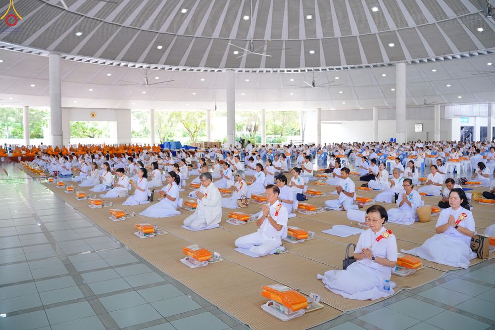 ภาพ No.337473:วันจันทร์ที่ 29 มิถุนายน พ.ศ.2569 (วันพระขึ้น 15 ค่ำ เดือน 8) พิธีบุพเปตพลี ครั้งที่ 184 ณ หอฉันคุณยายอาจารย์ฯ  พิธีสวดธัมมจักกัปปวัตนสูตร ครบ 8,495,000,000 จบ ณ มหาวิหารคด วัดพระธรรมกาย