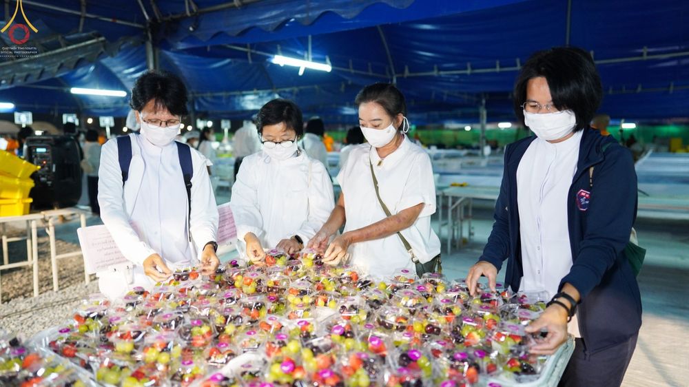 ภาพ No.73984:พิธีถวายภัตตาหารเป็นสังฆทาน แด่คณะพระธรรมยาตราฯ ในโครงการธรรมยาตรากตัญญูบูชา มหาปูชนียาจารย์ พระมงคลเทพมุนี(สด จนฺทสโร) พระผู้ปราบมาร อนุสรณ์สถาน 7 แห่ง ปีที่ 11 วันที่ 24 มกราคม พ.ศ. 2566