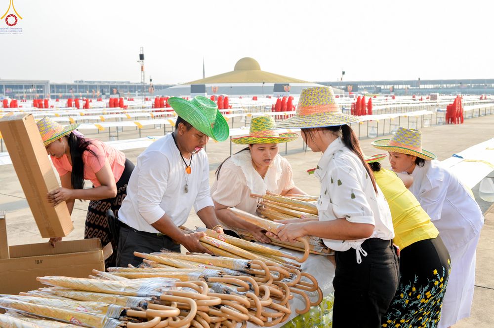 ภาพ No.323078:วันที่ 19 เมษายน พ.ศ.2569 การเรียงกล่องไทยธรรม , เตรียมงานจราจร เพื่องานถวายมหาสังฆทาน 40,000 กว่าวัดทั่วประเทศ วันคุ้มครองโลก 22 เมษายน พ.ศ.2569 วัดพระธรรมกาย