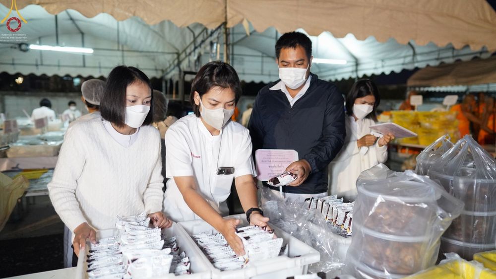 ภาพ No.73754:พิธีถวายภัตตาหารเป็นสังฆทาน แด่คณะพระธรรมยาตราฯ ในโครงการธรรมยาตรากตัญญูบูชา มหาปูชนียาจารย์ พระมงคลเทพมุนี(สด จนฺทสโร) พระผู้ปราบมาร อนุสรณ์สถาน 7 แห่ง ปีที่ 11 วันที่ 22 มกราคม พ.ศ. 2566